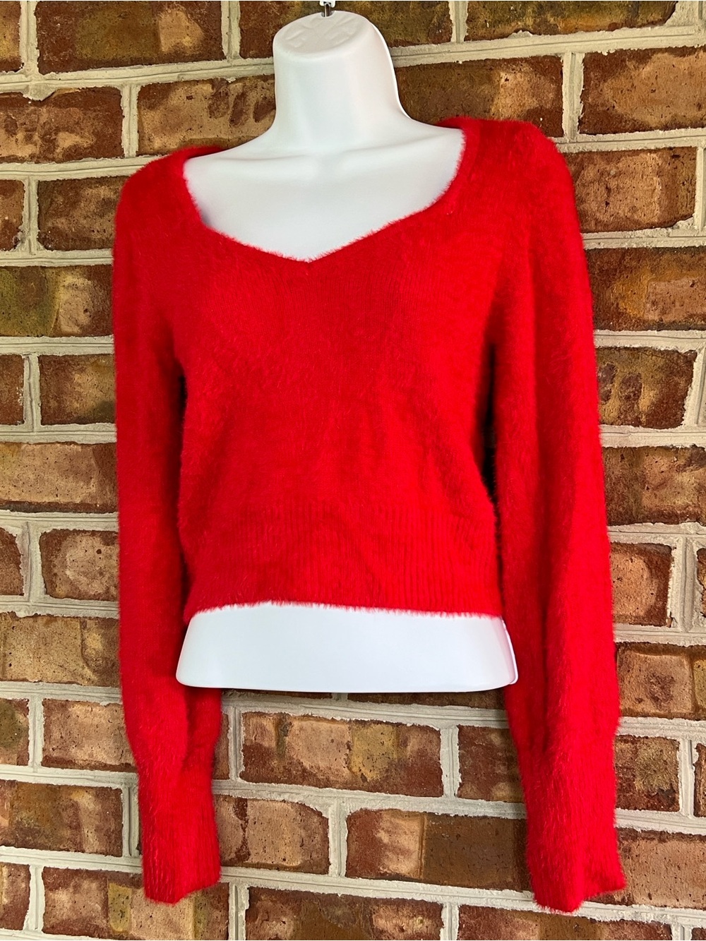 Sincerly Jules Bright Red Fuzzy V-Neck Pullover. Medium